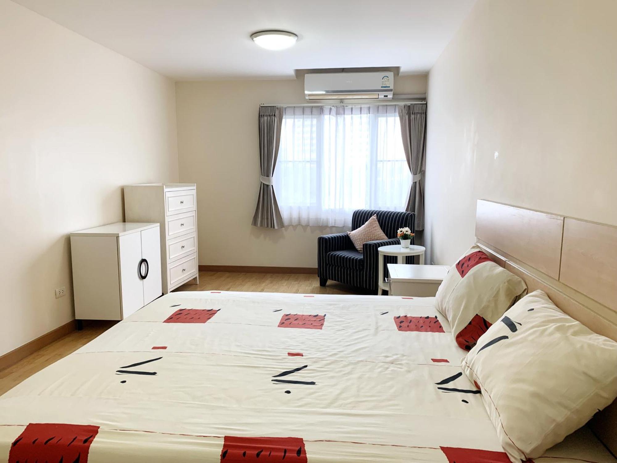 Charming Resident At Ekkamai From Studio Unit Up To 2 Bedroom Apartment Bangkok Bagian luar foto