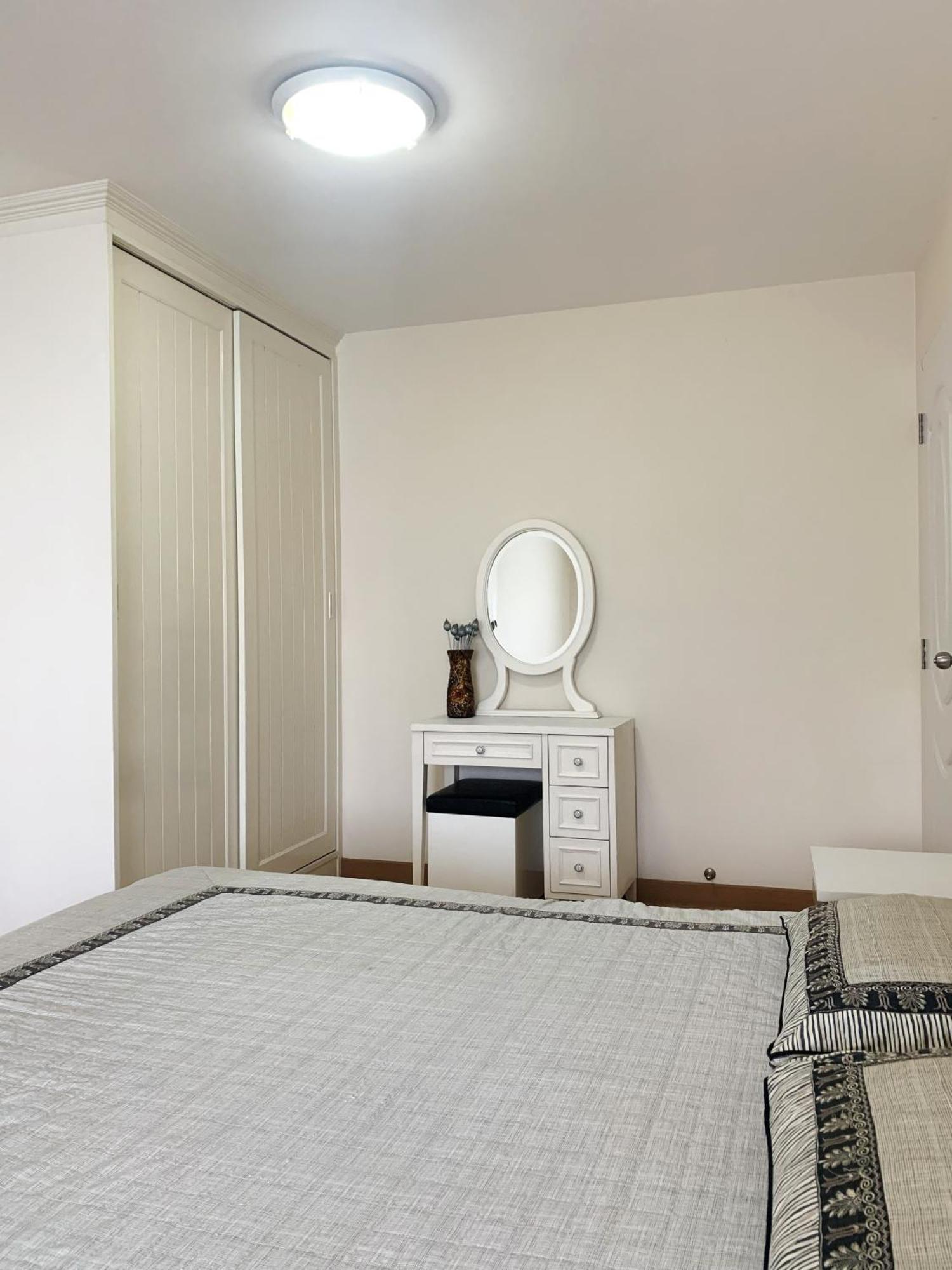 Charming Resident At Ekkamai From Studio Unit Up To 2 Bedroom Apartment Bangkok Ruang foto